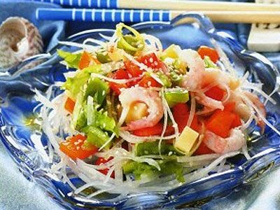 Салат с дайконом и креветками