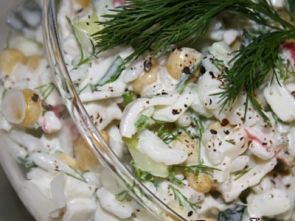 Салат с крабовыми палочками "Классика жанра"