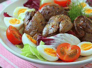 Салат с куриной печенью