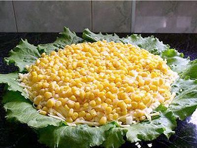 Салат с омлетом и языком