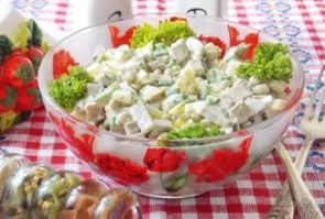 Салат с отварным языком и зеленым горошком
