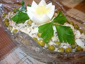 Салат с тунцом и горошком