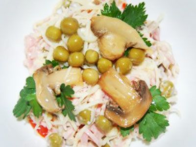 Салат с ветчиной, сыром и грибами