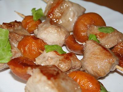 Шашлычки из грудки индейки и абрикосов