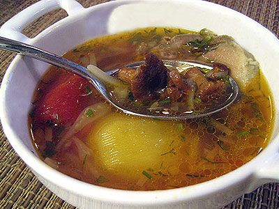 Щи с языком и лисичками