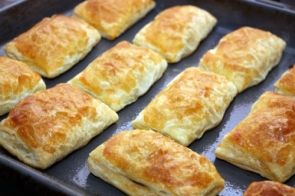 Слоеные пирожки с курицей, орехами и рисом