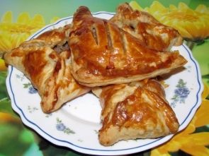 Слоёные пирожки с мясом