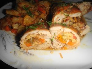 Свинные рулетики с  соусом