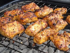 Сэндвичи с рыбой под чесночно-мятным соусом