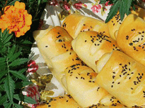 Трубочки с сыром и копчёными колбасками