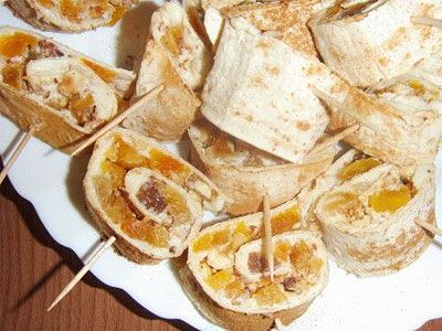 Творожные роллы с курагой и миндалём
