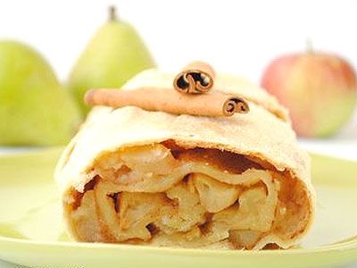 Яблочно-грушевый штрудель с корицей