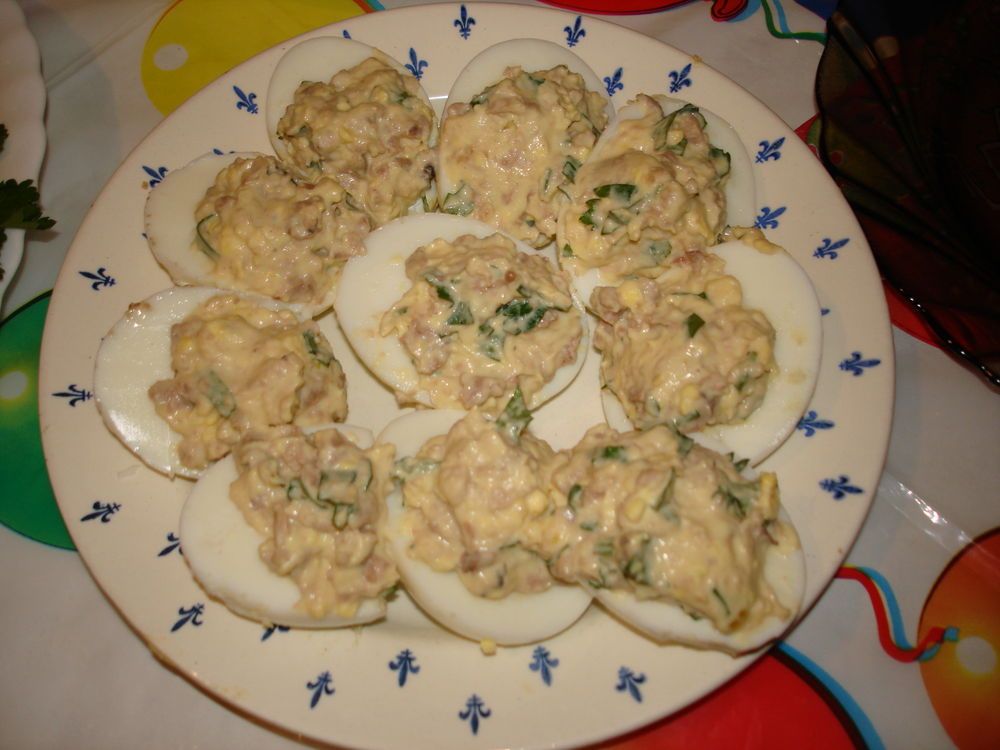 Яйца, фаршированные печенью трески