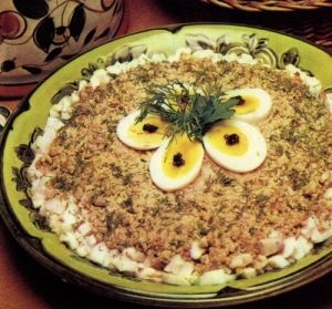 Яйца рубленные с чесноком