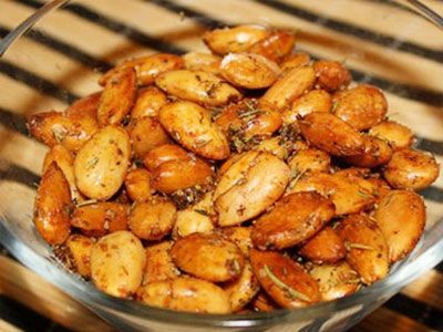 Закуска из соленого миндаля