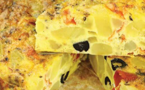 Запечённая картошка с овощами  в яичной заливке